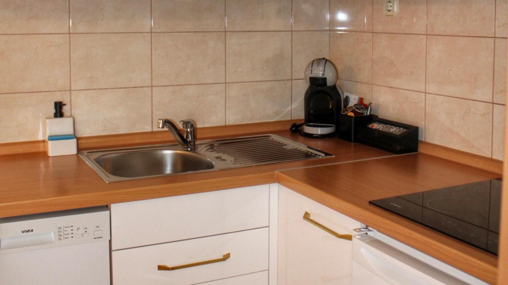 Studio Laura-Spacious Studio On The Main Beach Makarska Exterior photo