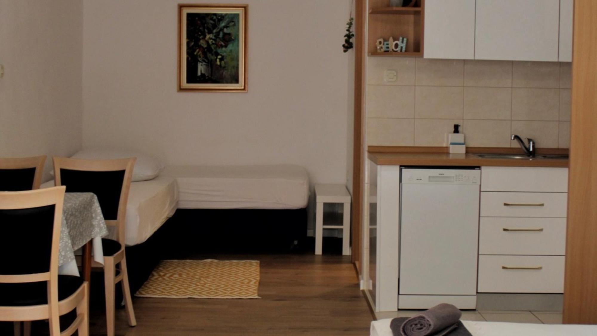 Studio Laura-Spacious Studio On The Main Beach Makarska Exterior photo