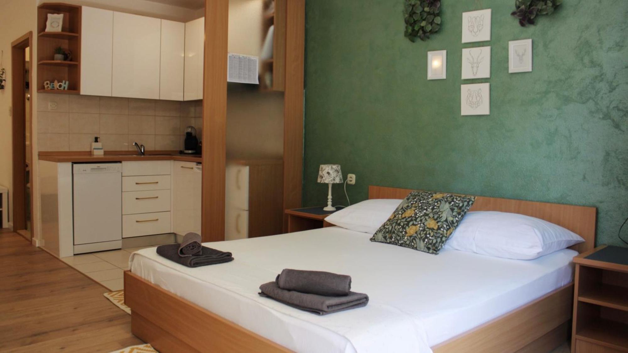 Studio Laura-Spacious Studio On The Main Beach Makarska Exterior photo