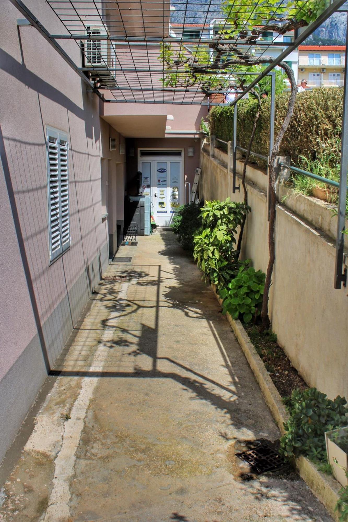 Studio Laura-Spacious Studio On The Main Beach Makarska Exterior photo