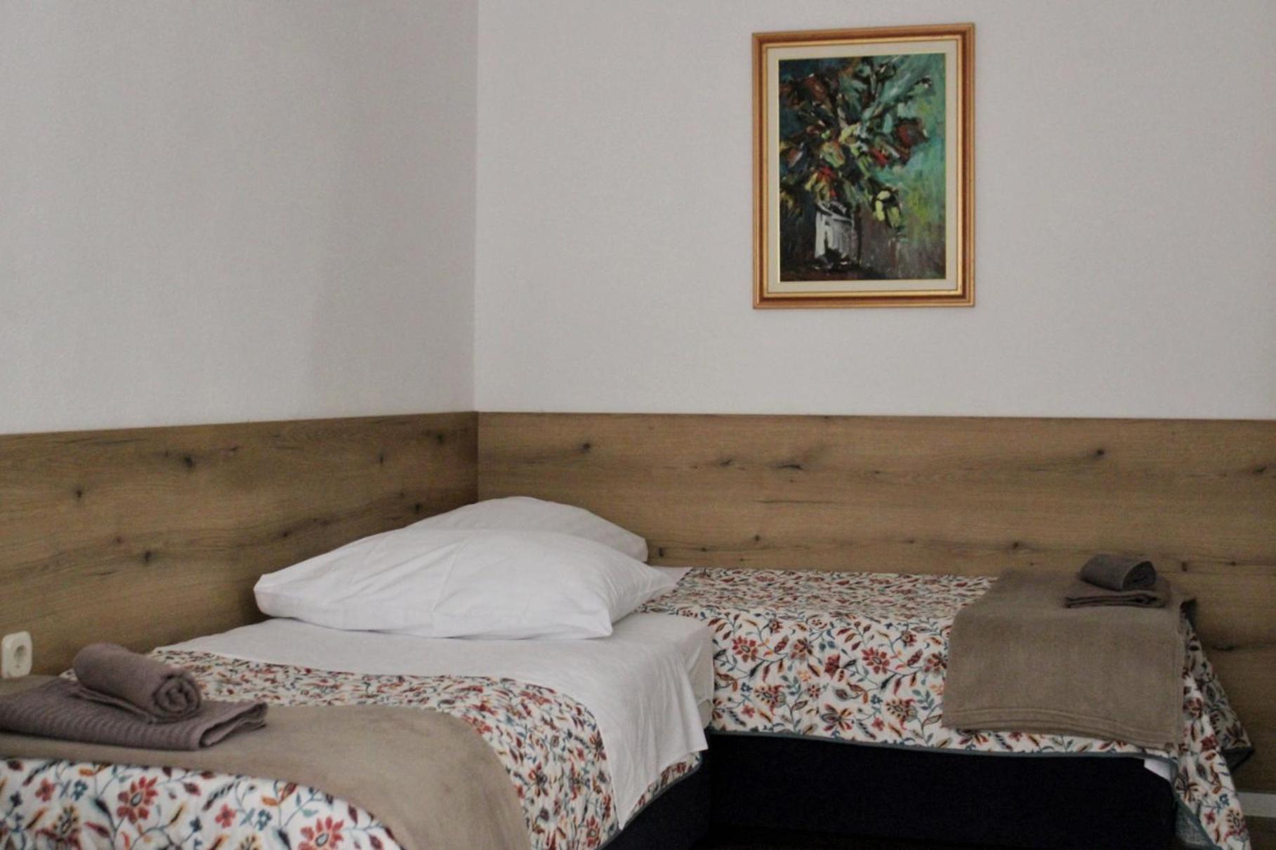 Studio Laura-Spacious Studio On The Main Beach Makarska Exterior photo