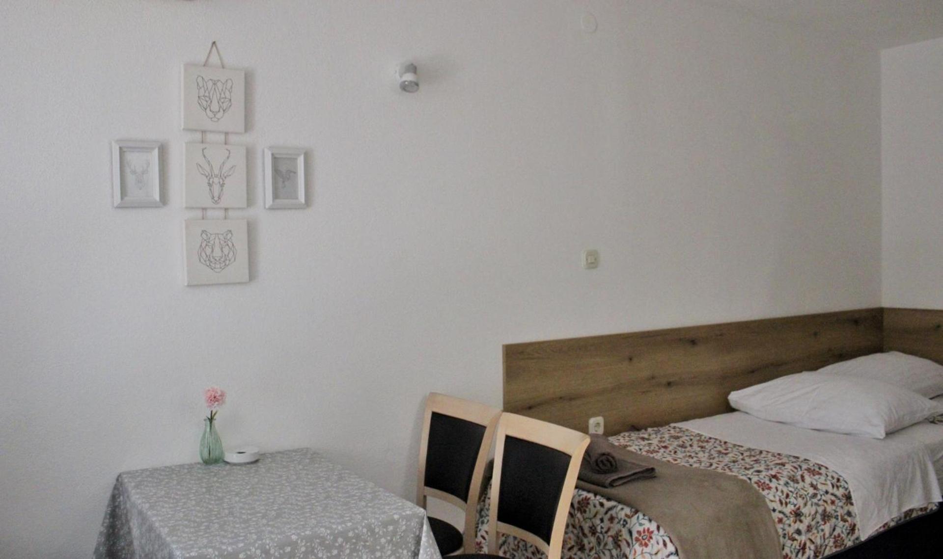 Studio Laura-Spacious Studio On The Main Beach Makarska Exterior photo